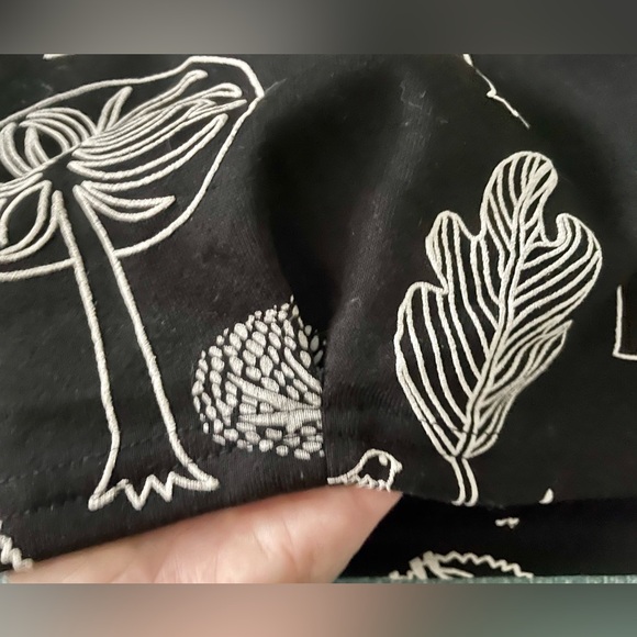 Amato Rizzi Relaxed Fit Whimsical Nature Print Sweatshirt 3/4 sleeves Size 0-10 - Picture 8 of 9